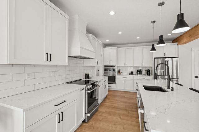 21807 N Creekside Ln, Colbert, WA 99005