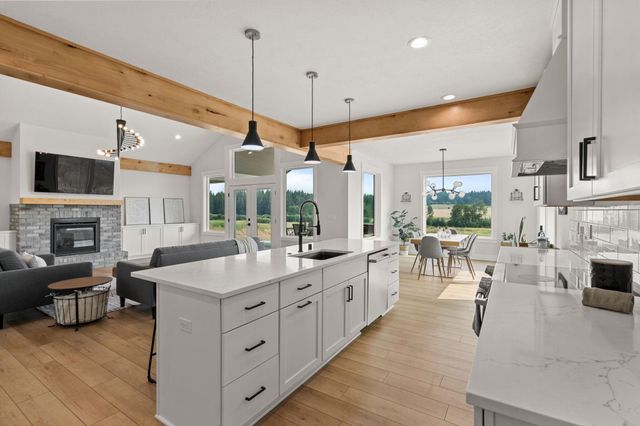 21807 N Creekside Ln, Colbert, WA 99005