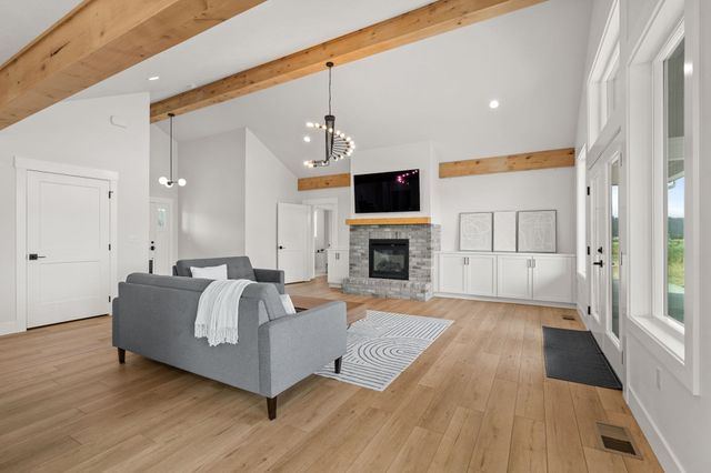 21807 N Creekside Ln, Colbert, WA 99005
