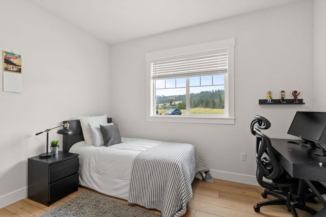 21807 N Creekside Ln, Colbert, WA 99005