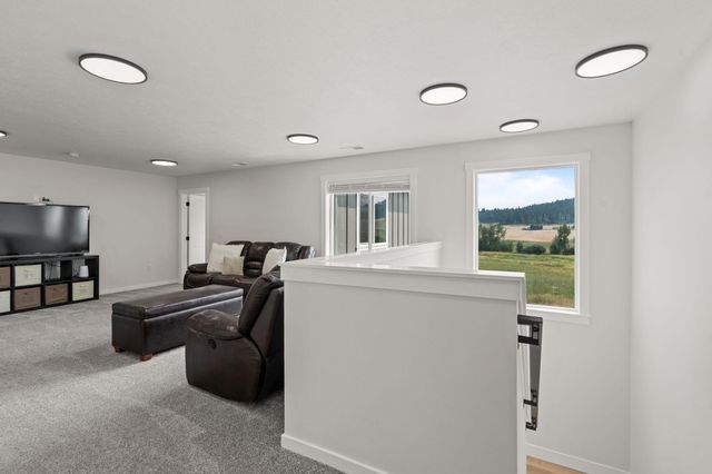 21807 N Creekside Ln, Colbert, WA 99005