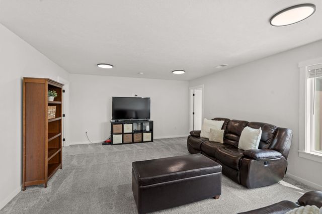 21807 N Creekside Ln, Colbert, WA 99005