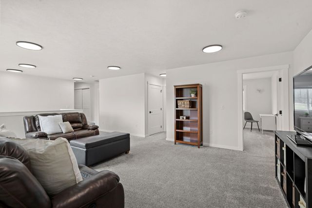 21807 N Creekside Ln, Colbert, WA 99005