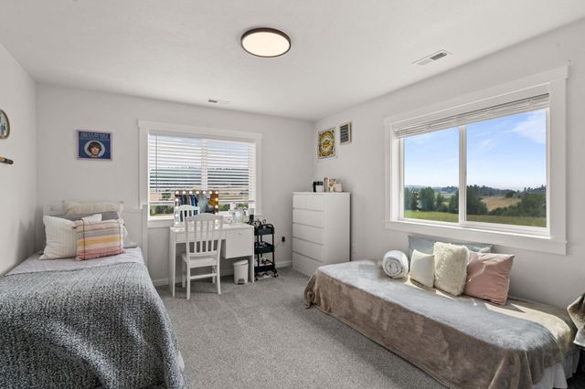 21807 N Creekside Ln, Colbert, WA 99005