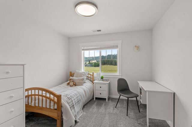 21807 N Creekside Ln, Colbert, WA 99005
