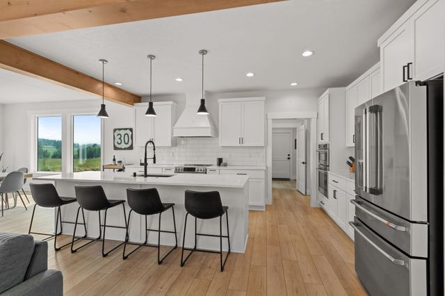 21807 N Creekside Ln, Colbert, WA 99005
