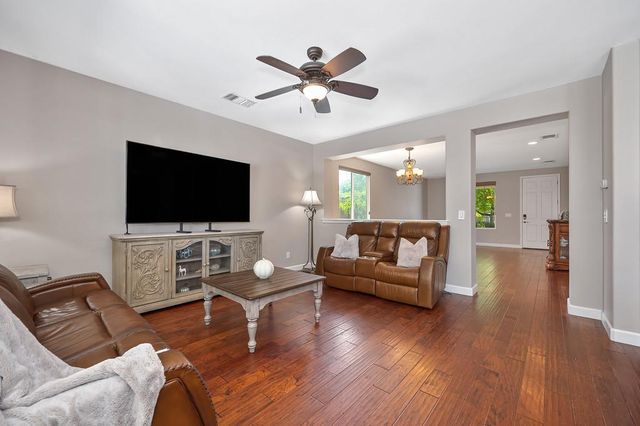 2104 Stansfield Dr, Roseville, CA 95747