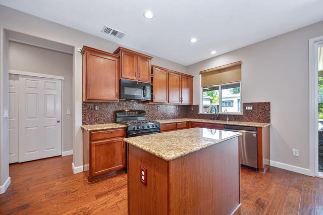 2104 Stansfield Dr, Roseville, CA 95747