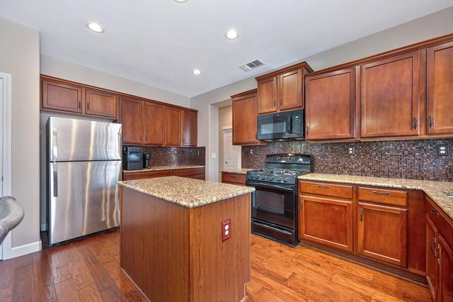 2104 Stansfield Dr, Roseville, CA 95747