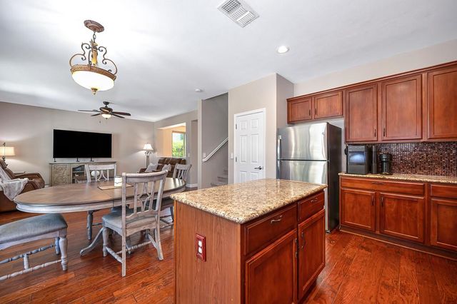2104 Stansfield Dr, Roseville, CA 95747