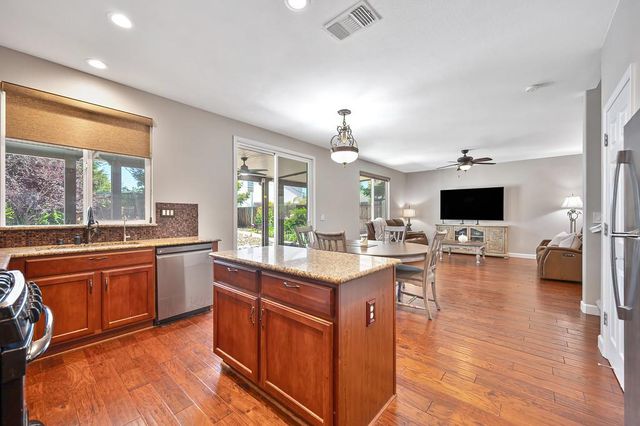 2104 Stansfield Dr, Roseville, CA 95747