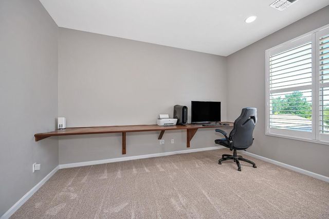 2104 Stansfield Dr, Roseville, CA 95747
