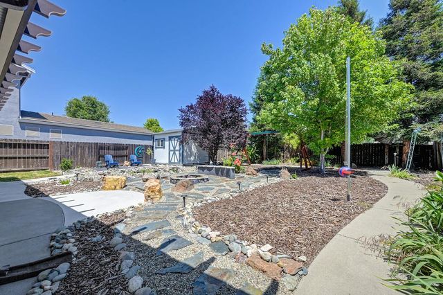 2104 Stansfield Dr, Roseville, CA 95747