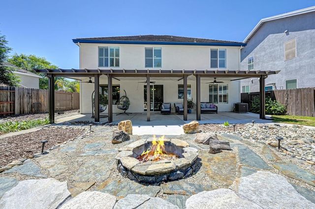 2104 Stansfield Dr, Roseville, CA 95747