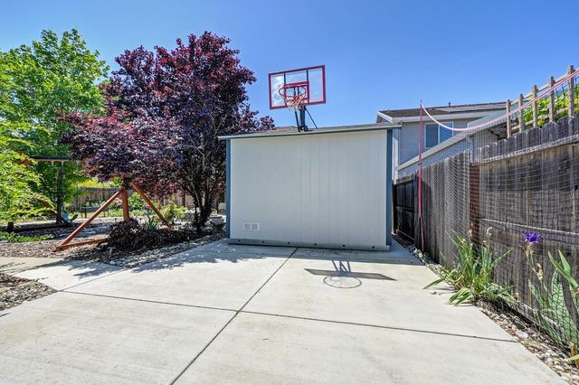 2104 Stansfield Dr, Roseville, CA 95747