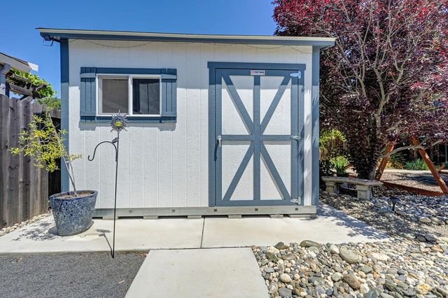 2104 Stansfield Dr, Roseville, CA 95747