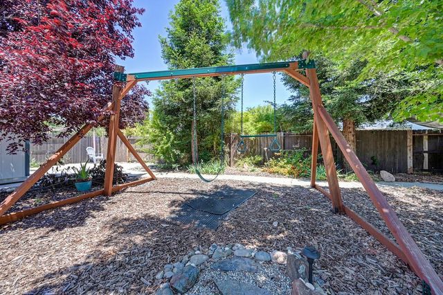 2104 Stansfield Dr, Roseville, CA 95747