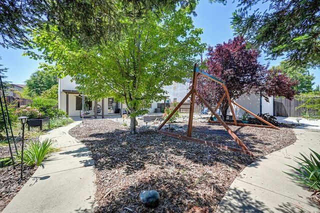 2104 Stansfield Dr, Roseville, CA 95747
