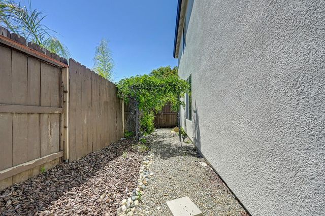 2104 Stansfield Dr, Roseville, CA 95747
