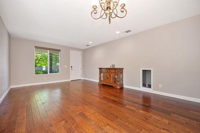 2104 Stansfield Dr, Roseville, CA 95747