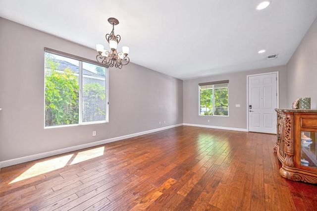 2104 Stansfield Dr, Roseville, CA 95747