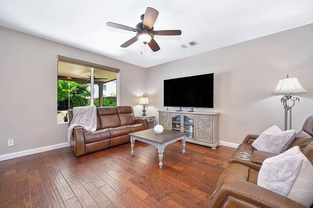 2104 Stansfield Dr, Roseville, CA 95747