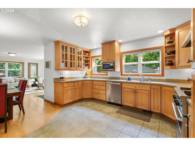 3715 Sw MARQUAM HILL Rd, Portland, OR 97239