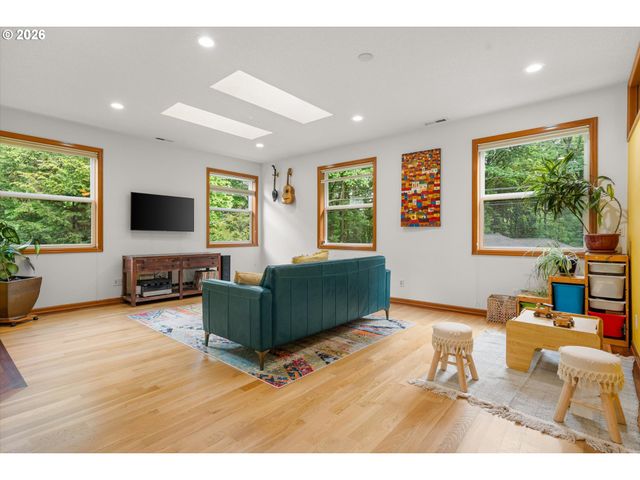 3715 Sw MARQUAM HILL Rd, Portland, OR 97239