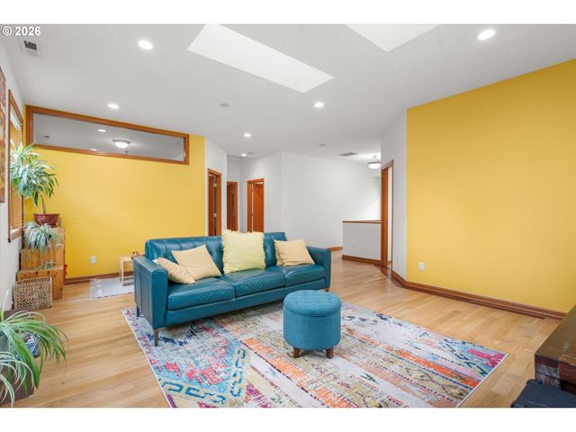 3715 Sw MARQUAM HILL Rd, Portland, OR 97239