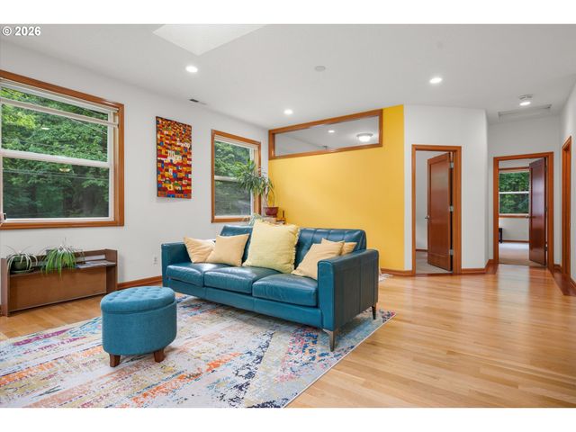 3715 Sw MARQUAM HILL Rd, Portland, OR 97239