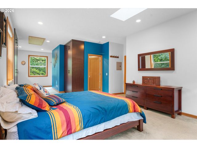 3715 Sw MARQUAM HILL Rd, Portland, OR 97239