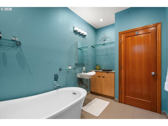 3715 Sw MARQUAM HILL Rd, Portland, OR 97239