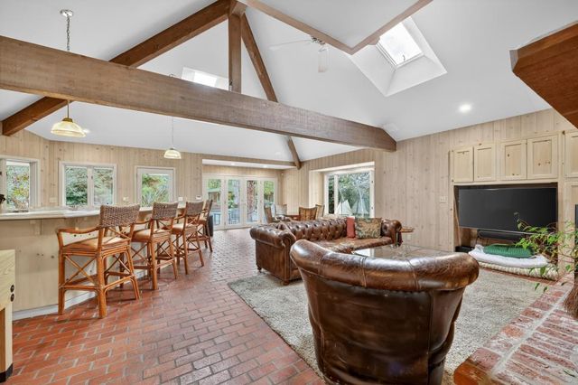 3631 Winding Creek Rd, Sacramento, CA 95864