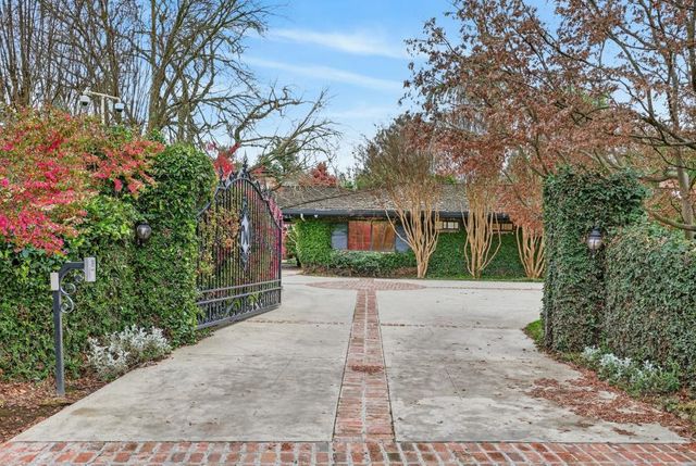 3631 Winding Creek Rd, Sacramento, CA 95864