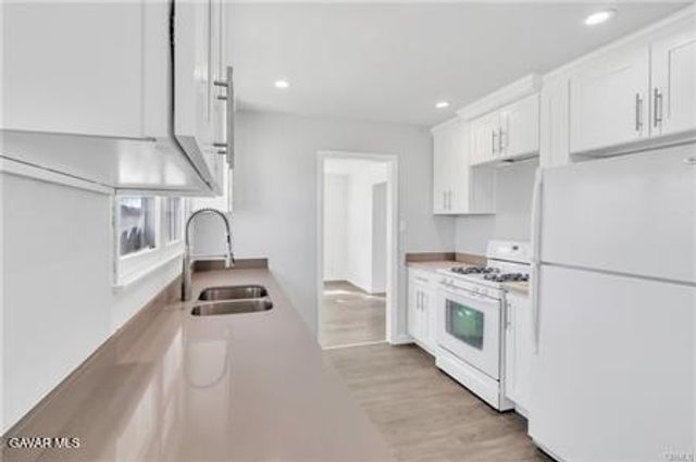 1641 W Ave L 4, Lancaster, CA 93534