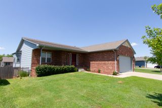 707 S Hedgewood Cir, Andover, KS 67002