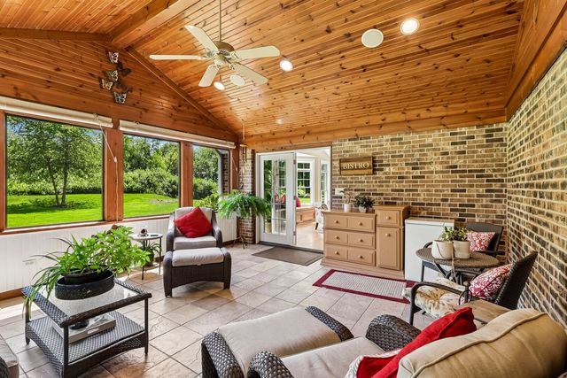 720 Oxbow Lane, Barrington, IL 60010