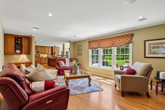 720 Oxbow Lane, Barrington, IL 60010