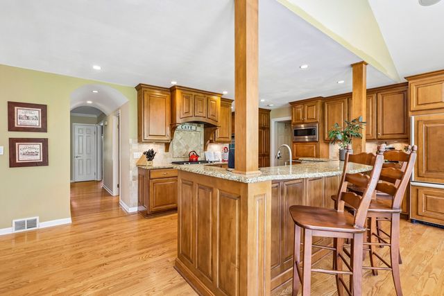 720 Oxbow Lane, Barrington, IL 60010