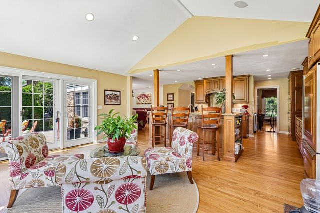 720 Oxbow Lane, Barrington, IL 60010