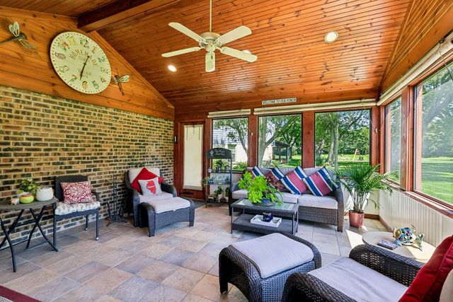 720 Oxbow Lane, Barrington, IL 60010