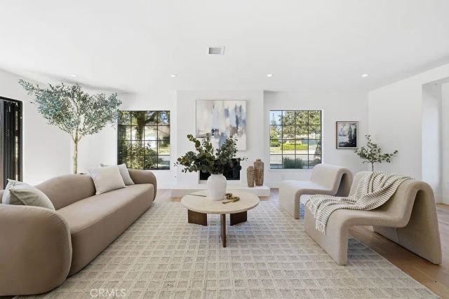 10345 Oso Avenue, Chatsworth, CA 91311