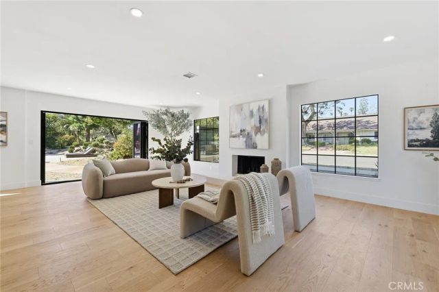 10345 Oso Avenue, Chatsworth, CA 91311