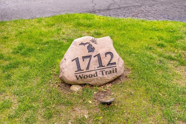 1712 Wood Trail, Oxford, MI 48371