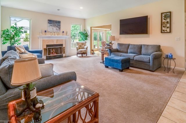 1712 Wood Trail, Oxford, MI 48371