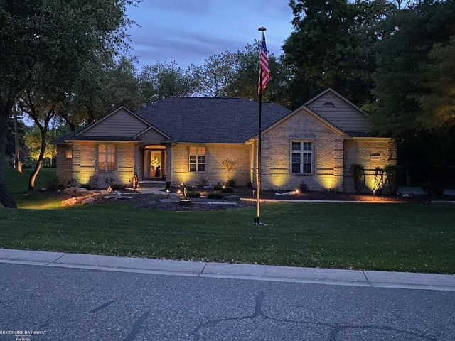 1712 Wood Trail, Oxford, MI 48371