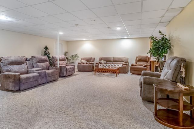 1712 Wood Trail, Oxford, MI 48371