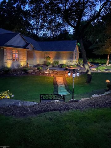 1712 Wood Trail, Oxford, MI 48371