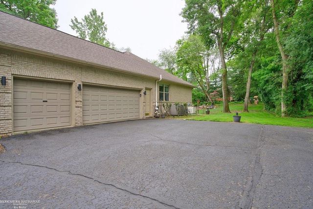 1712 Wood Trail, Oxford, MI 48371