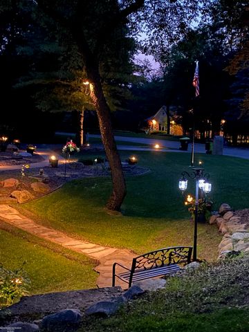 1712 Wood Trail, Oxford, MI 48371